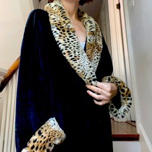 Fabulous Furs plush leopard print bathrobe faux fur sizes small